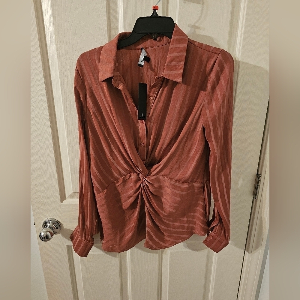 Lulus NWT Rusty Rose Satin Collar Twist Front Size M